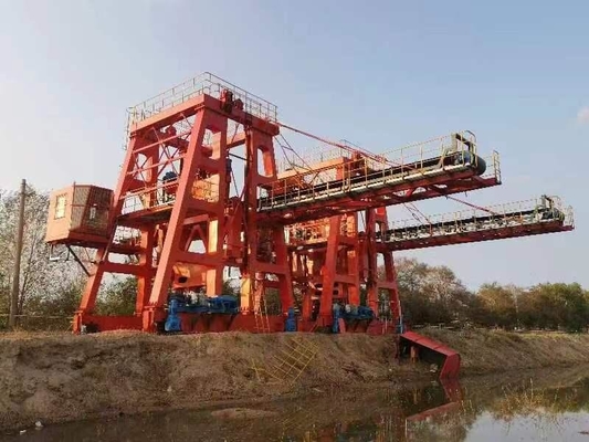 Déchargeur de seau à chaînes pour le déchargement de chaux d'autorail