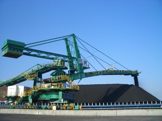 Lofant et système d'empileur de pivotement pour le charbon empilant en stock de terminal de charbon