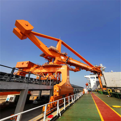 Déchargeur de bateau de vis appliqué sur le terminal de port maritime