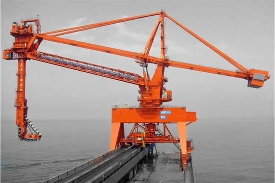 Déchargeur de bateau de vis utilisé pour le déchargement de ciment