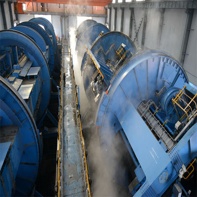 Wagon de chemin de fer rotatoire déchargeant le système pour manipuler le charbon à l'usine de centrale à charbon