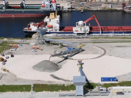 Convoyeur télescopique radial mobile d'empileur au port pour le chargement matériel en vrac de bateau